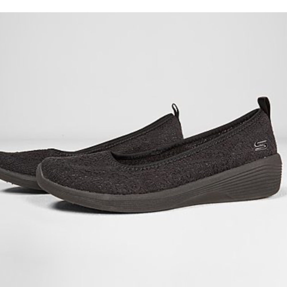 Sketchers slip on, black, memory foam, air cooled size 8 black